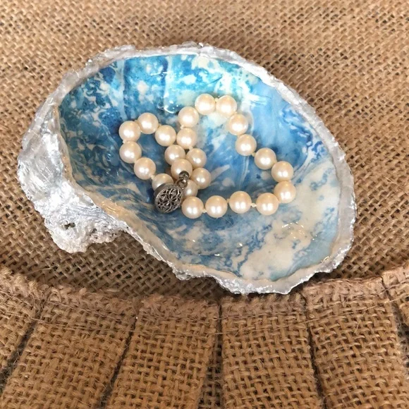 Oyster Shell Ring & Trinket Dish - Picture 2 of 9